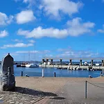 Ankerplatz Wiek Mit Eigener Sauna Und Fahrradgarage Apartmán Wiek auf Rügen